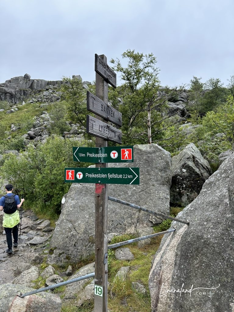 聖壇岩(Preikestolen)